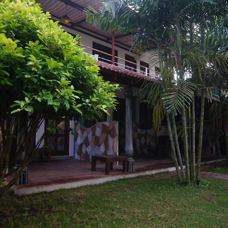 Turtle Bay Beach Resort Mirissa Exterior foto