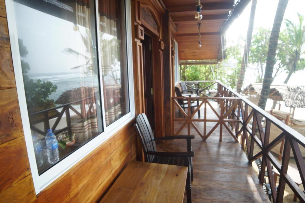 Turtle Bay Beach Resort Mirissa Exterior foto