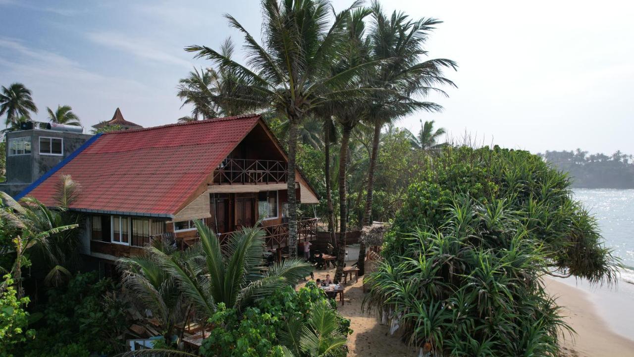 Turtle Bay Beach Resort Mirissa Exterior foto