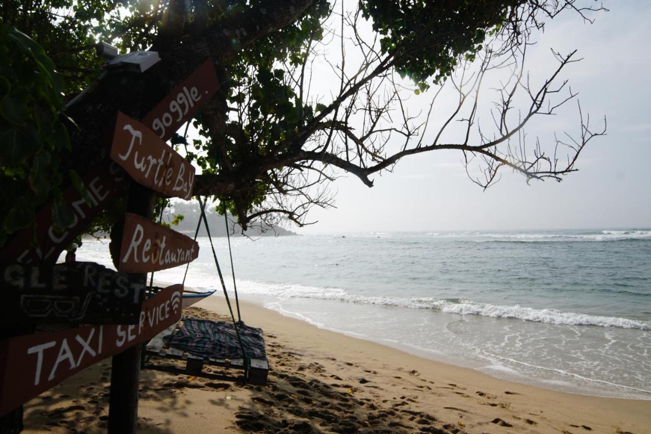 Turtle Bay Beach Resort Mirissa Exterior foto