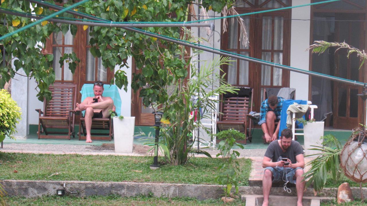 Turtle Bay Beach Resort Mirissa Exterior foto